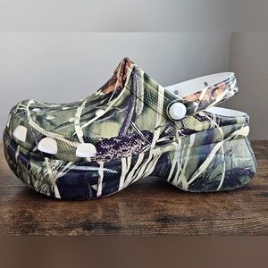 Classic Bae Platform Crocs